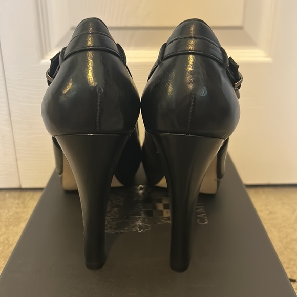 Black leather Vince Camuto peep toe pumps - Picture 4 of 7